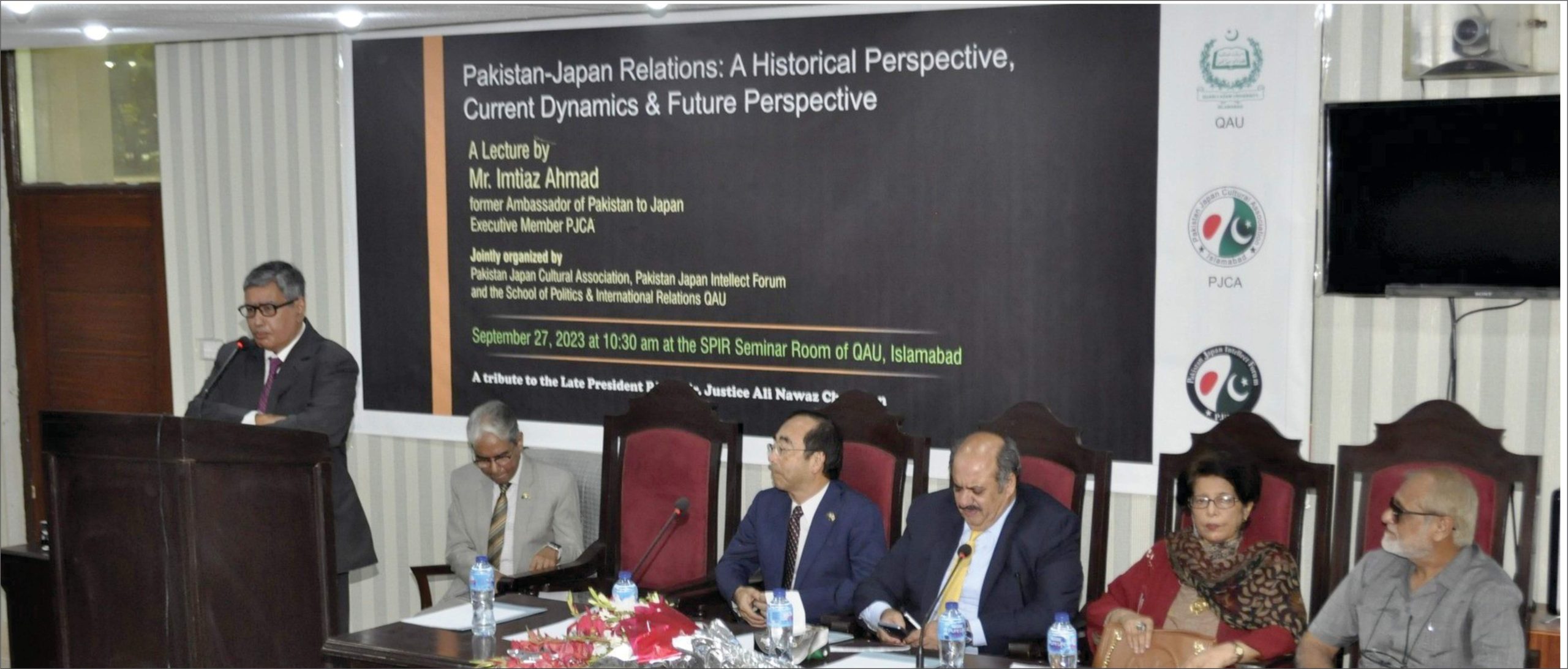 Mr. Imtiaz Ahmad, former Ambassador of Pakistan to Japan and Executive Member PJCA, addresses the audience at SPIR, QAU, while H.E. Mr. Mitsuhiro Wada, Ambassador of Japan to Pakistan, Prof. Dr. Nusrat Ara Majeed, Senior Vice President PJCA, and Mr. Iqbal Burma, President PJIF, sit on the stage (September 27, 2023)