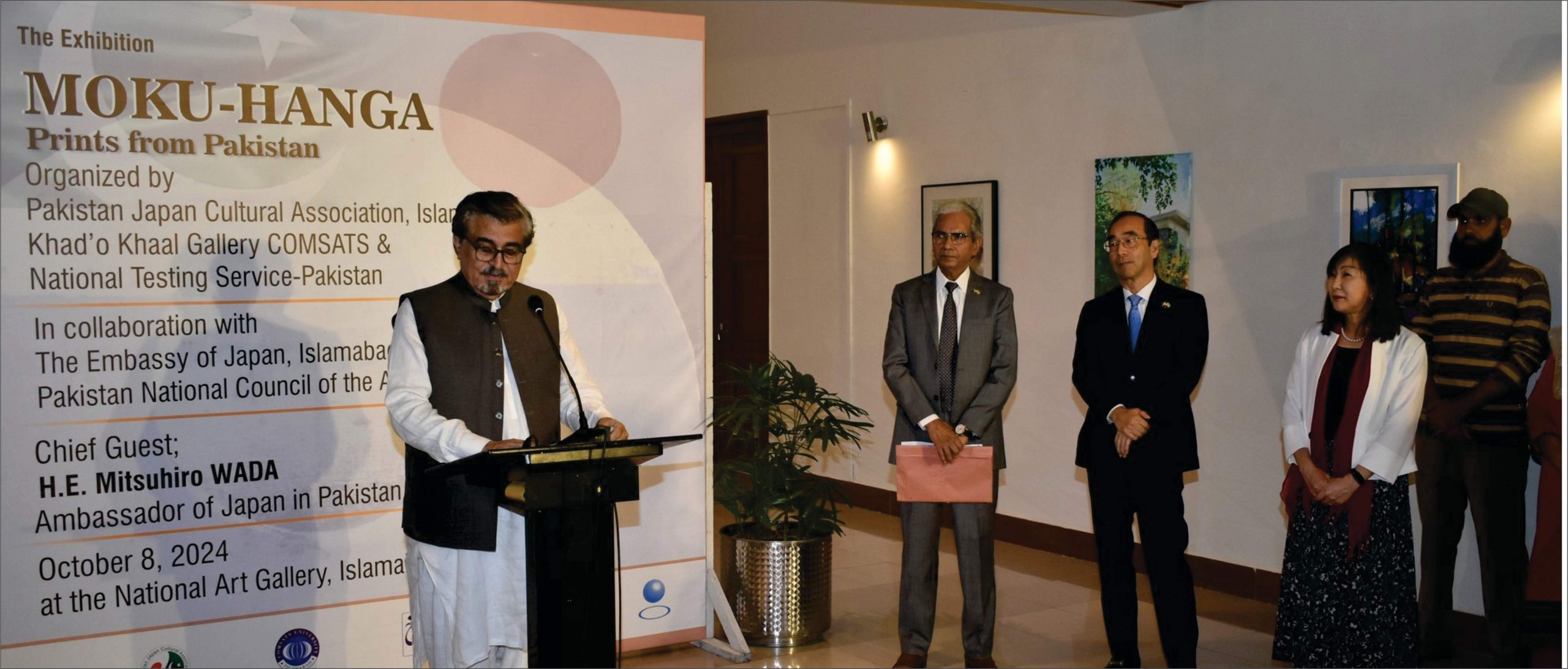 Mr. Jamal Shah, President of PJCA, addresses the gathering during the inaugural of the “MOKU-HANGA, prints from Pakistan” exhibition at the National Art Gallery, Islamabad, while H.E. Mitsuhiro Wada, Ambassador of Japan, and other guests look on (October 8, 2024)